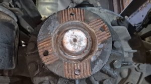 Сальник хвостовика , шкворень и патрубок радиатора