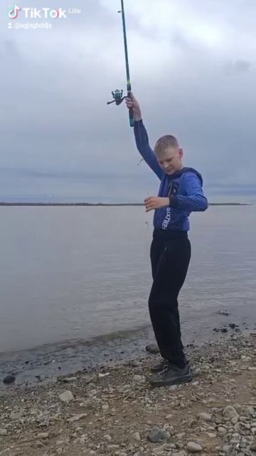 на рыбалке😎