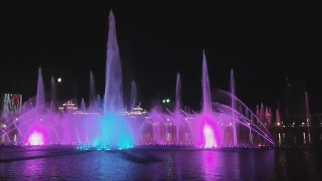 Музыкальный фонтан в Челябинске какая красота. #музыкальный_фонтан #фонтан #челябинск смотреть онлайн