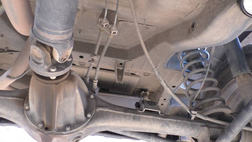 Замена реактивных тяг на Chevrolet Niva 4х4  Шевроле Нива 2016 года