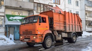 Мусоровоз МКМ-4605 на шасси КамАЗ-53605-62 (Н 444 УМ 22). Свалка, покатушки и трудности работы.