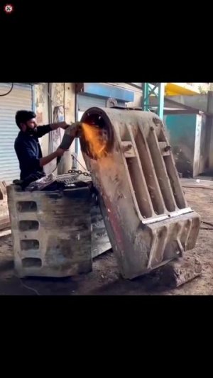 Как ремонтируют камнедробильные машины.