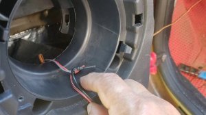 Рено Дастер. Установка высокочастотных динамиков.