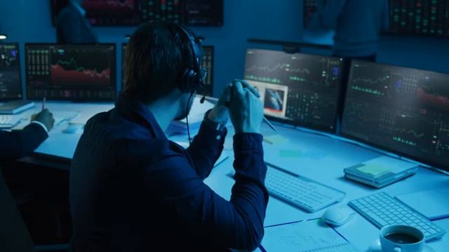 Crypto Choices Hold for Gold or Trade for Thrills смотреть онлайн