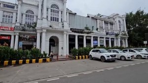 Первое утро в Индии. Уличный завтрак на Мэйнбазаре. Ищем ухочистов. Я в очередной раз рискнула.