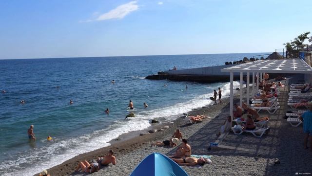 Дикий пляж у причала и пляж пансионата «Горное солнце» в Алупке, Крым смотреть онлайн