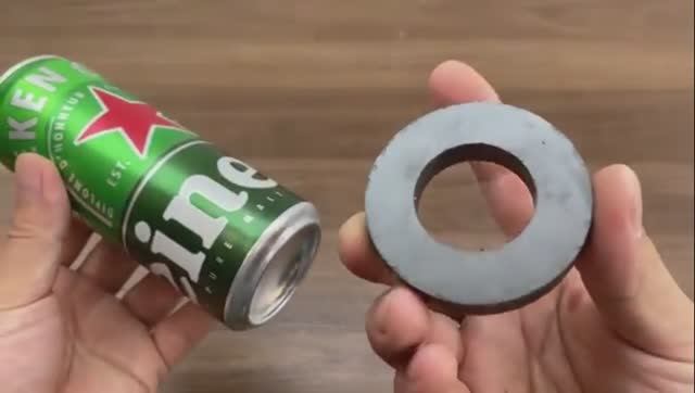 Наденьте магнит на пивную банку! Изобретен отличный инструмент! Советы авторам смотреть онлайн