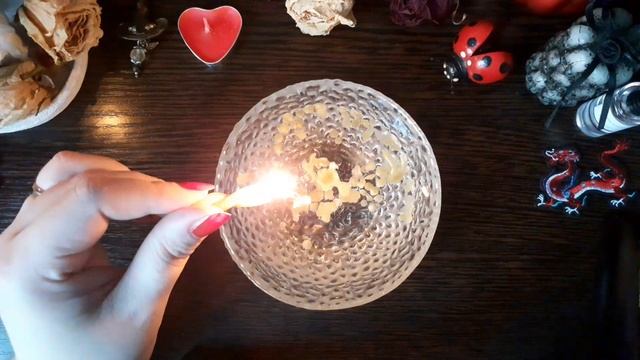 СНИТЕСЬ ЛИ ВЫ ЛЮБИМОМУ!? ГАДАНИЕ НА ВОСКЕ