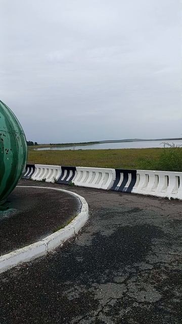 памятник арбузу на трассе Абакан-Саяногорск