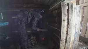 ЗАНОШУ ПРОВИЗИЮ В ЗИМОВЬЕ. ЗАГОТОВКА ДОСОК 30мм ПИЛОЙ. БЫТ В ТАЙГЕ