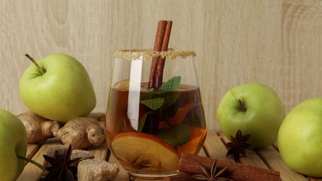 Яблочный сок на зиму смотреть онлайн