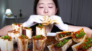 🔥🍲 Мукбанг и Mukbang: Острый говяжий костный мозг 🔥 Фуа-гра для бедняков 🐮🦴