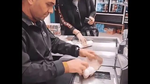 Кассир с юмором смотреть онлайн