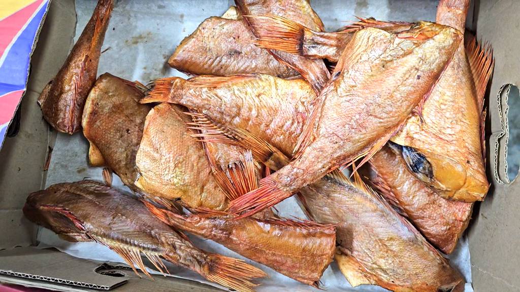 Магазин Светофор.Люди разбирают классные новинки смотреть онлайн