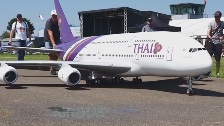 Летающая модель аэробуса А380 смотреть онлайн