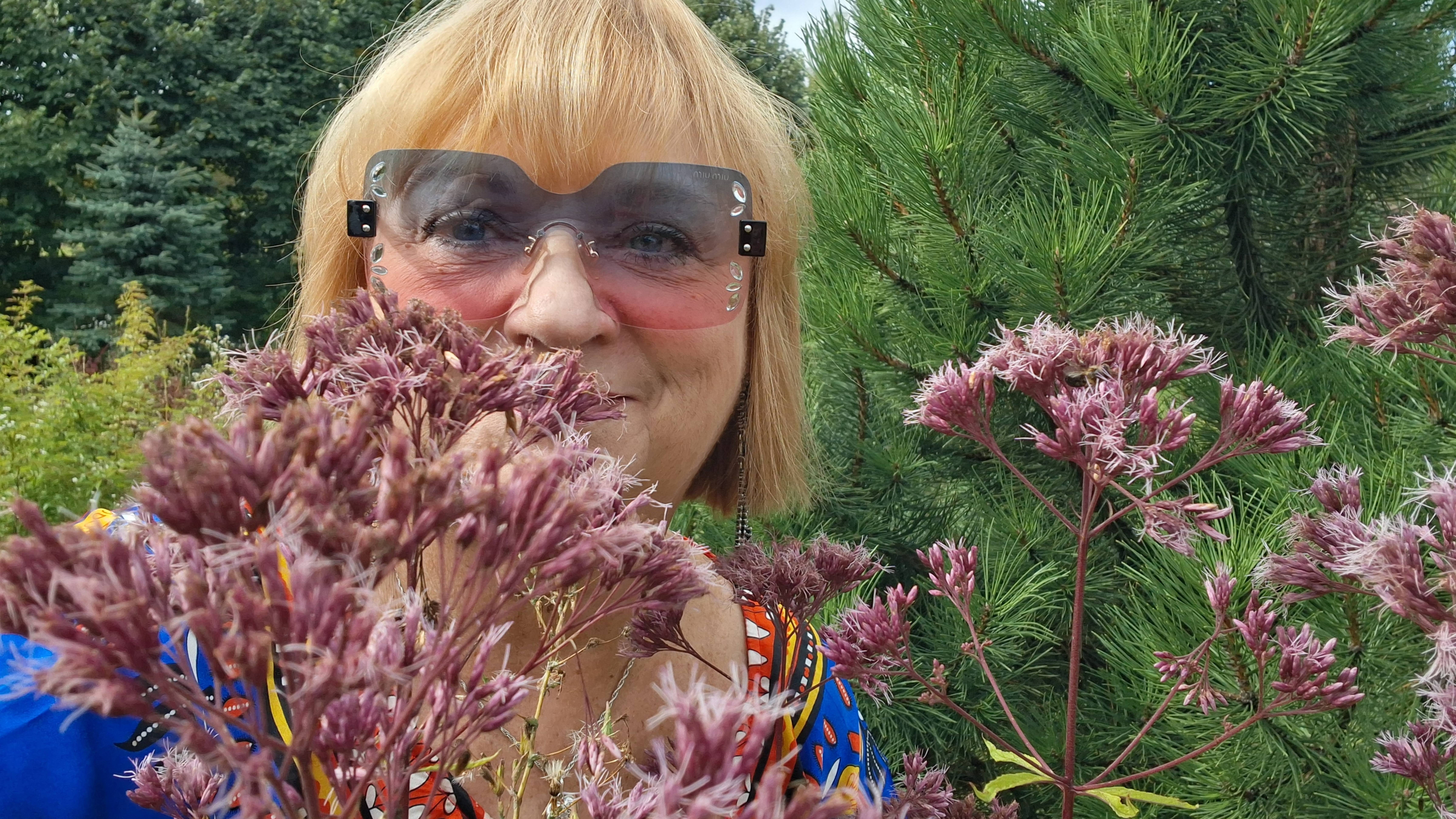 Наконец-то я пришла в красивый сад!!! смотреть онлайн