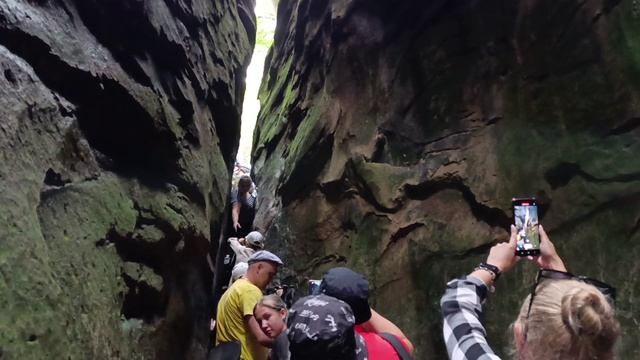 Чёртовая Расщелина в Скалах Довбуша смотреть онлайн