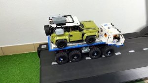 Land Rover Defender на грузовике против пандусов - Столкновение машин Lego Technic