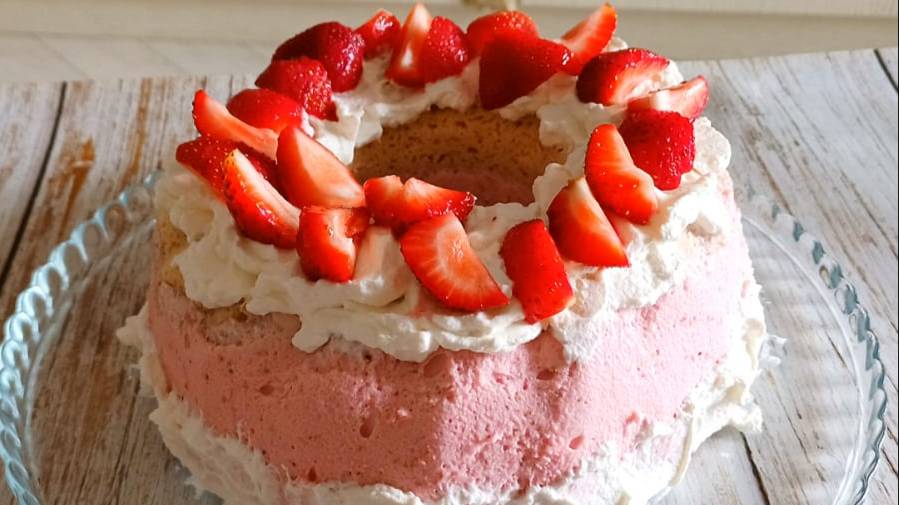 Клубничный кето Торт без духовки! Нежное суфле из клубники и сливок! смотреть онлайн