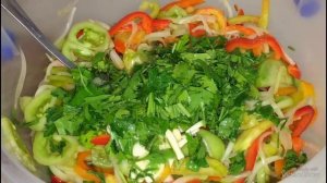 Вкусный и хрустящий салат из Зеленых помидоров на зиму!