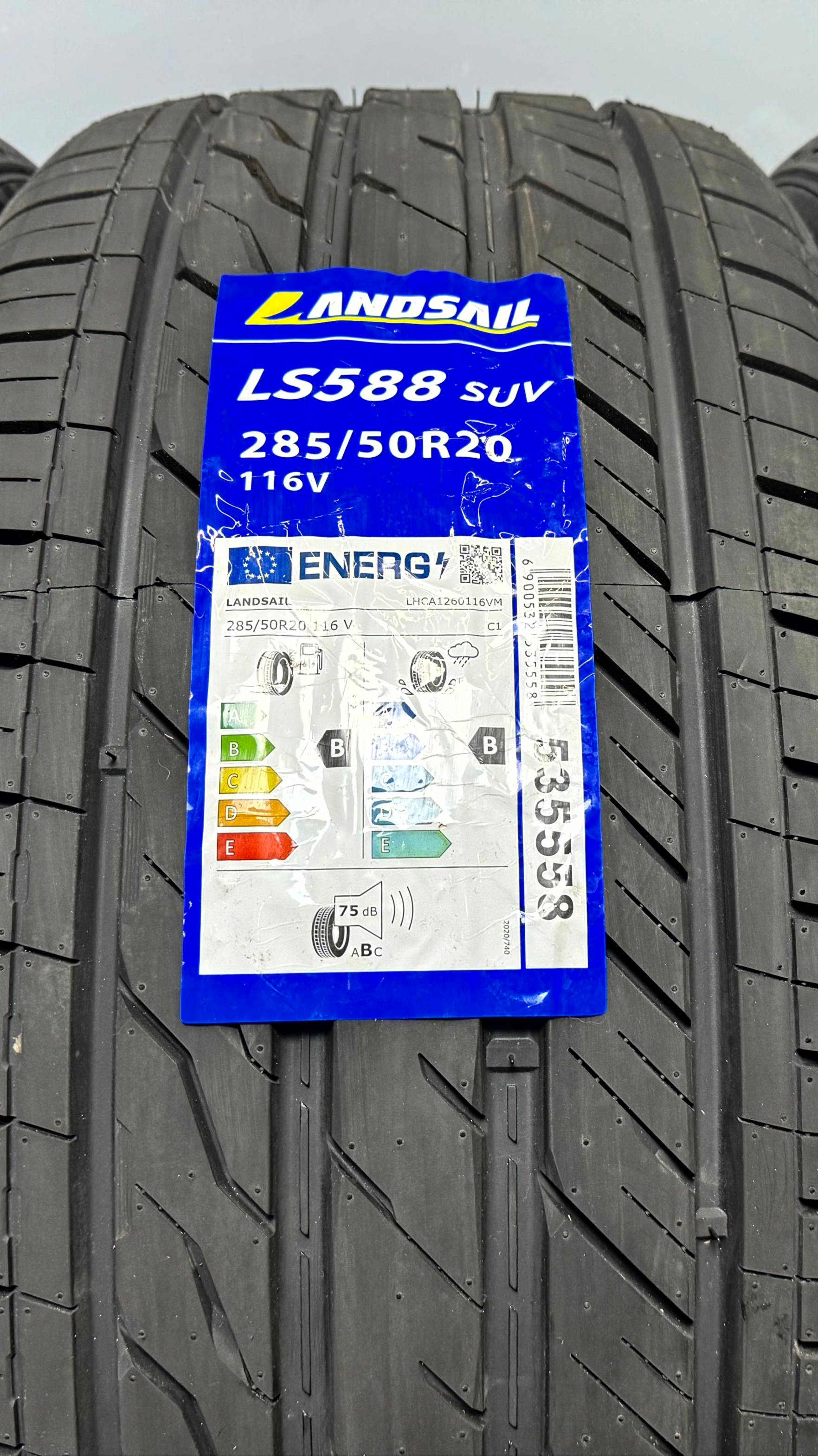 LS588 SUV