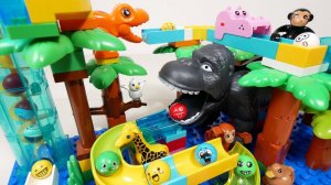 СТРОИМ ГОРКУ ДЛЯ ШАРИКОВ С БОЛЬШОЙ ОБЕЗЬЯНОЙ ШАРИКИ ДЛЯ ДЕТЕЙ ДЕТСКИЙ КАНАЛ ИГРАЛКИ-ЗАЛИПАЛКИ