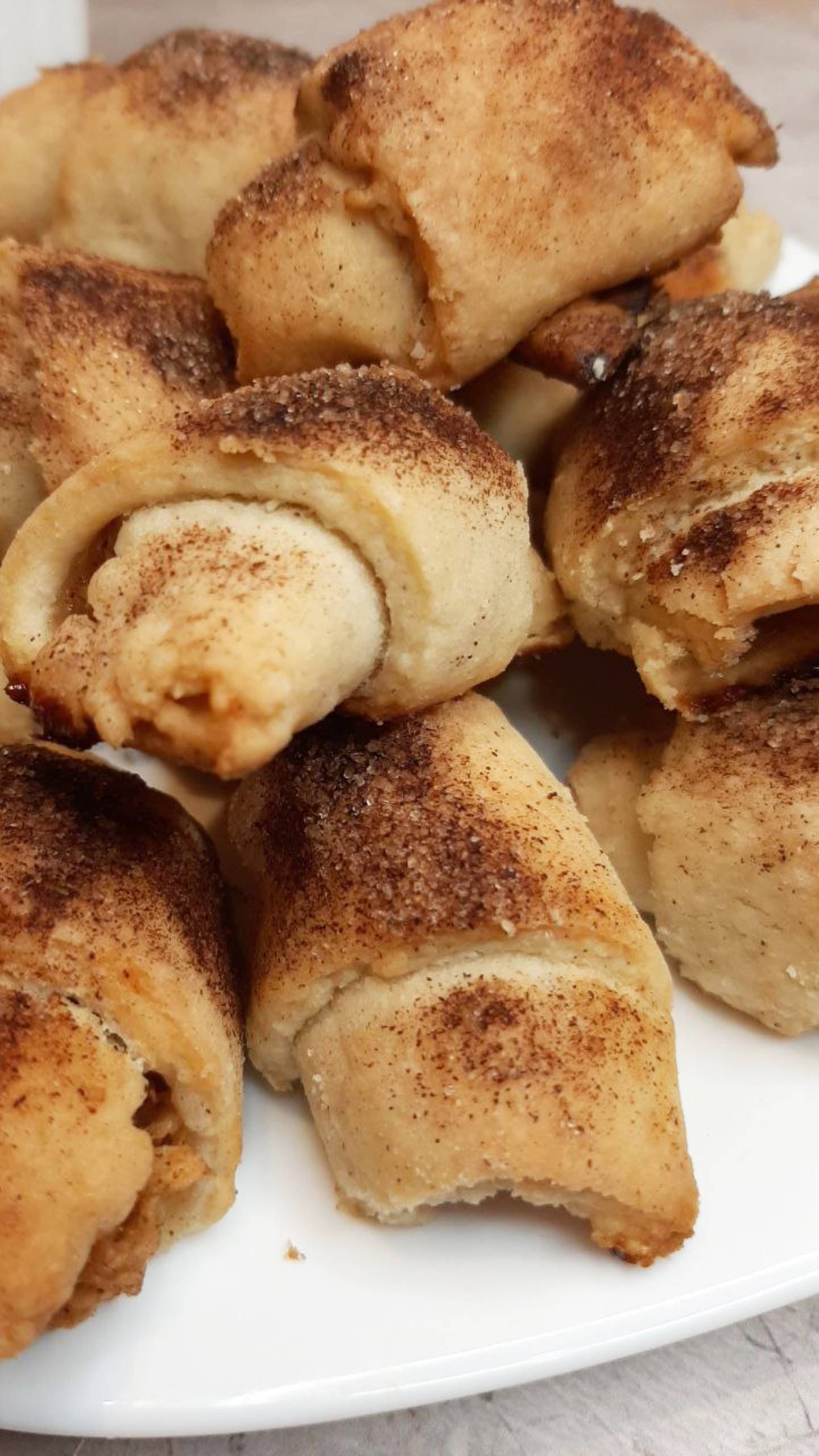 Рогалики с яблоком. Дюжина рецептов с яблоками (6). смотреть онлайн