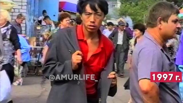 «Большой розовый нету». Атмосфера городского рынка 90-х смотреть онлайн