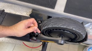 Ninebot F3 (F3 pro) замена задней покрышки.