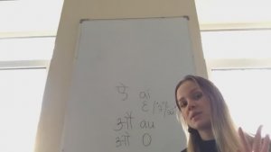 Отличия в письменности деванагари для хинди и санскрита (рассказывает Анна Фомичёва)