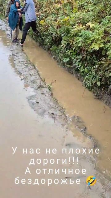 Бабушка по внедорожью прет 😂