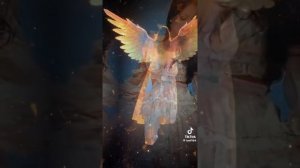 Ангел молча присел на плечо.