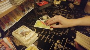 Изменяет ли мужчина? Таро расклад