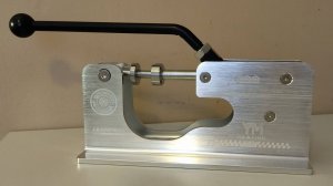 Станок для разборки и сборки колёс роликовых коньков.