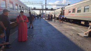 ПРИБЫЛ ПОЕЗД из АСТРАХАНИ в ТЮМЕНЬ. ВТОРОЙ ПОЕЗД ЕДЕТ в НОВЫЙ УРЕНГОЙ.