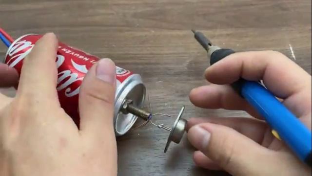 Положите велосипедную камеру в банку из-под кока-колы! То, что произойдет, шокирует вас смотреть онлайн