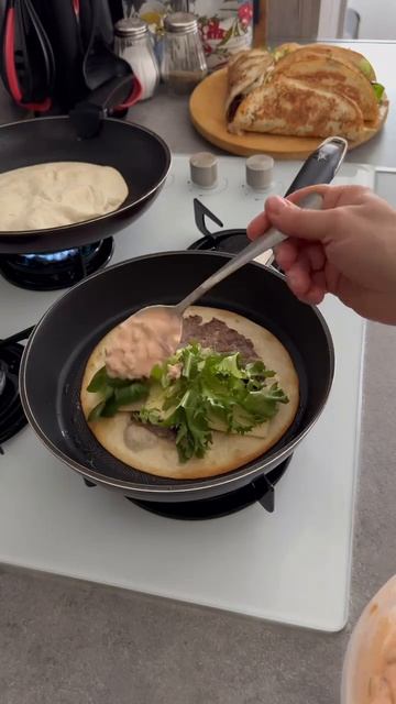 Подпишись чтобы не потерять!! Бургер в лепешке