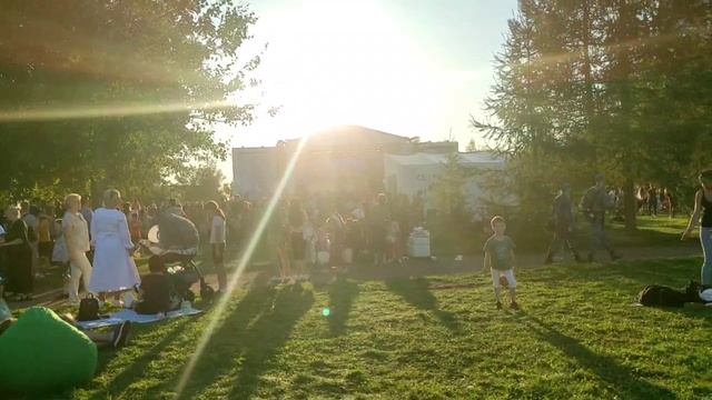 Концерт в парке трëхсотлетия смотреть онлайн