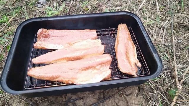 Коптильня снова кормит.