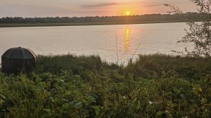 УЕХАЛИ ОТ ТОЛПЫ В ЗАБЫТЫЙ ЗАТОН! Рыбалка в диких местах Астраханской области.