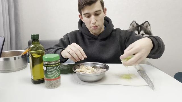 Собачий кулинар! Обед для Финика #shorts #животные #помски