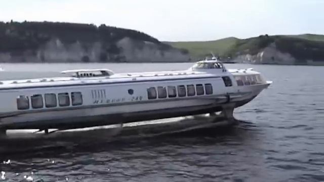 Судно на подводных крыльях "Метеор-249"