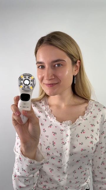 Массажер для RF Лифтинга, подтяжки и омоложения лица RF-1607 смотреть онлайн