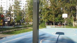 MVI_0055Всё тот же двор.