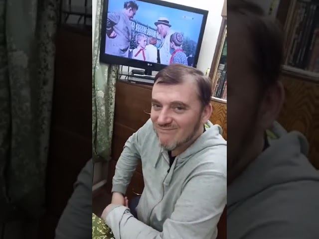 в очередной раз сидим и что-то отмечаем у Маргоши) смотреть онлайн