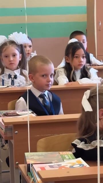 К первокласснику пришло осознание того - куда он попал. По УДО можно выйти через 9 лет. смотреть онлайн