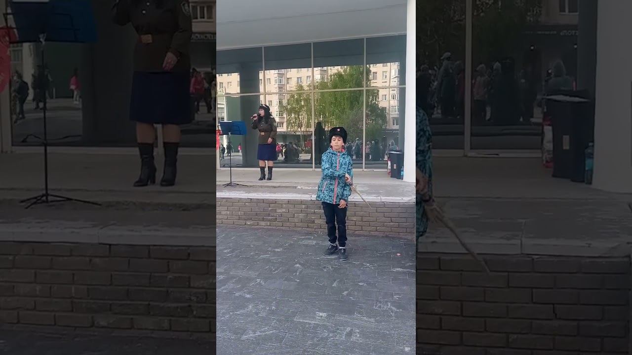 Открытие благотворительного концерта песнями "Катюша" и "Казаки в Берлине", поёт Елена Высоцкая. смотреть онлайн