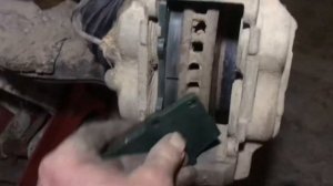 Меняем передние колодки на Toyota HILUX