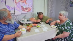 ТРУЖЕНИКИ ИЗ СИБИРИ РАБОТАЕМ В ПОЛЕ ГОТОВИМ КАЛЬМАРЫ И ВКУСНО КУШАЕМ ПОДВАЛ ИЛЬИЧА добрая семья