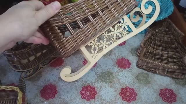 Какие саночки и вазу я уже сплела из недавно купленных заготовок. смотреть онлайн